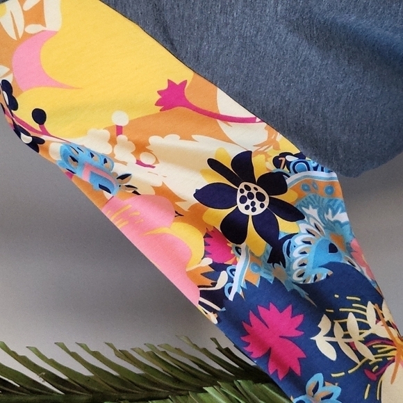 LuLaRoe Randy gray raglan tee with multicolored floral print NWOT - Picture 3 of 10